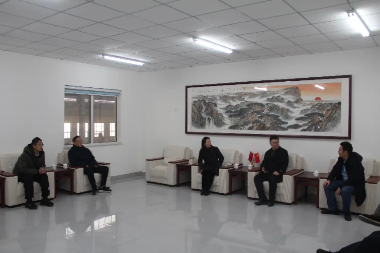 Gbigba Aṣoju kan lati Ile-ẹkọ giga Shandong ti Architecture lati ṣabẹwo si Ohun ọgbin ati Ṣawari Ifowosowopo Gbigba Aṣoju kan lati Ile-ẹkọ giga Shandong ti Architecture lati ṣabẹwo si Ohun ọgbin ati Ṣawari Ifowosowopo